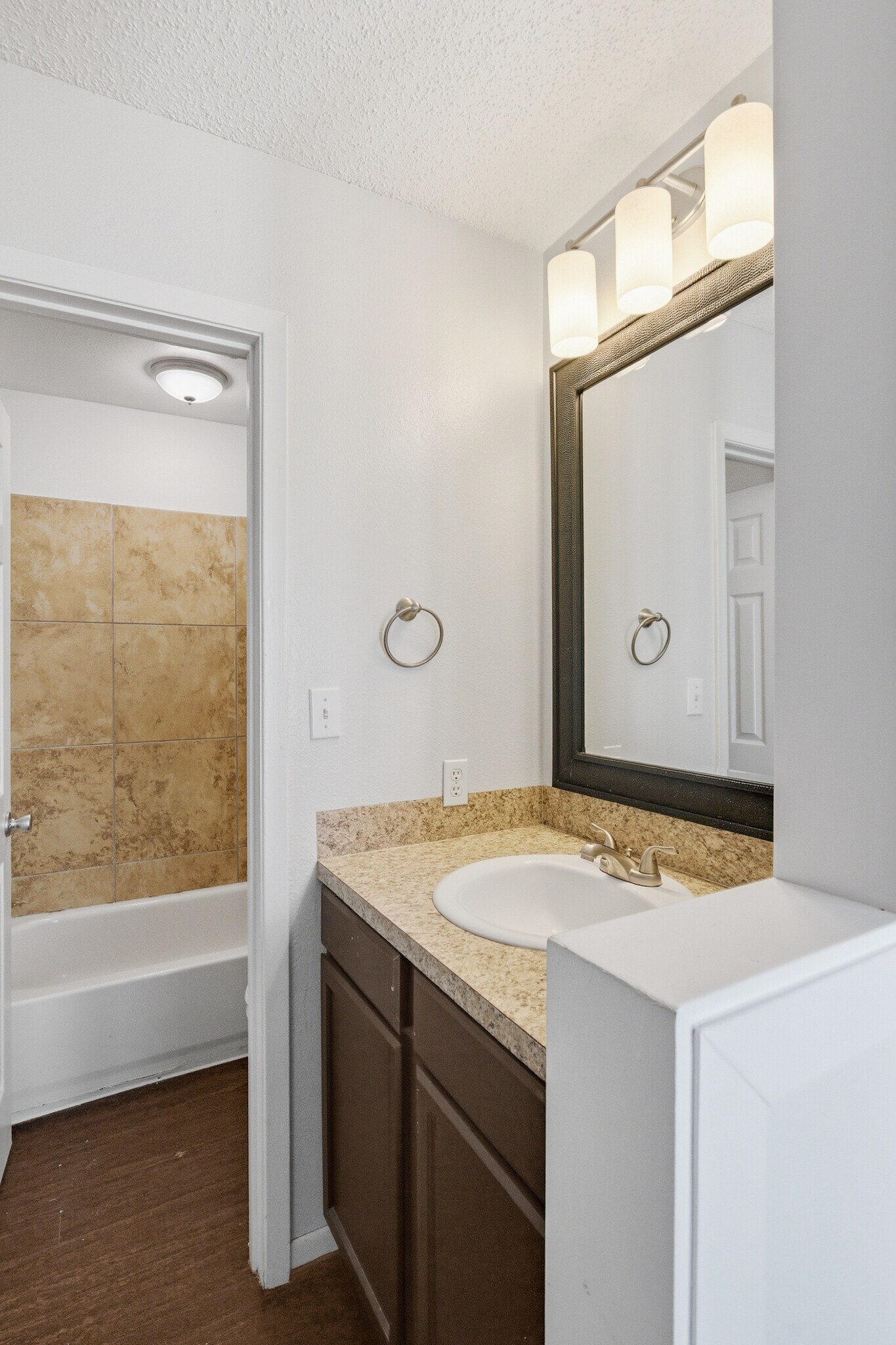 Building Photo - 202 Teakwood Dr