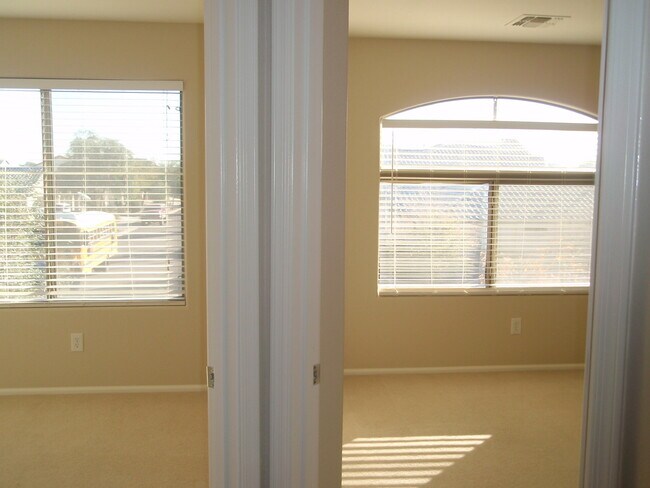 Building Photo - Beautiful Canyon Trails Home