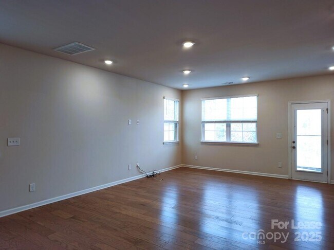 Building Photo - 3327 Glenn Hope Wy