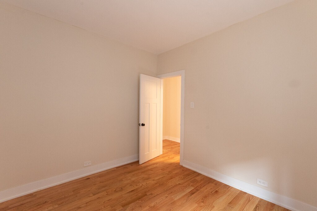 Building Photo - 3732 N Pine Grove Ave