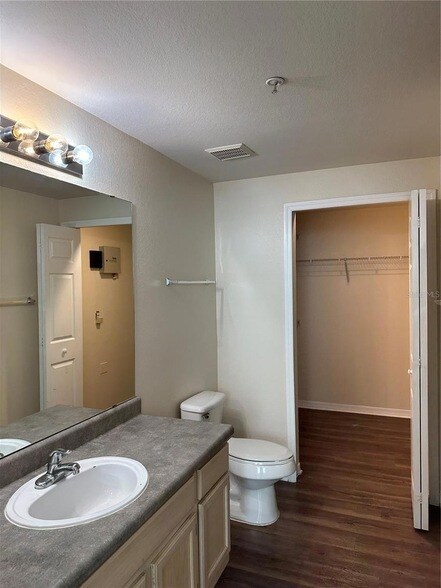 Building Photo - 3324 Parkchester Square Blvd