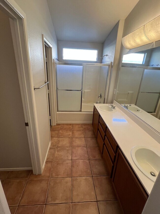 Building Photo - 3 Bed, 2.5 Bath home with Solar Panels!