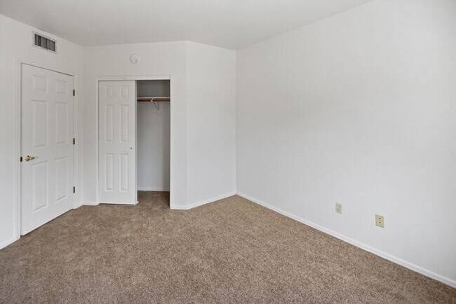 Building Photo - Elegant 4-Bed Home with Balcony & Backyard...