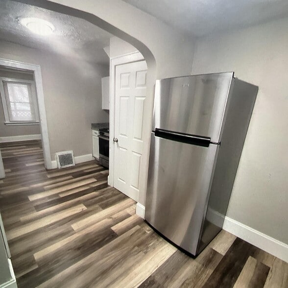 Building Photo - 670 Arbutus Ct