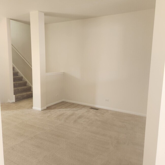 Building Photo - 830 Summit Creek Dr