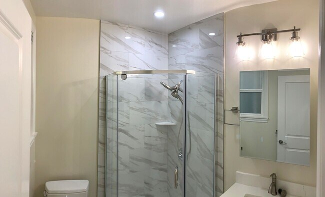 Building Photo - 423-425-425 11th Ave