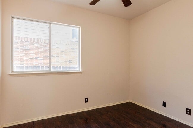 Building Photo - 509 Foxford Run Dr
