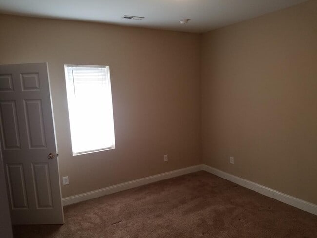 Building Photo - 3114 5th Ave