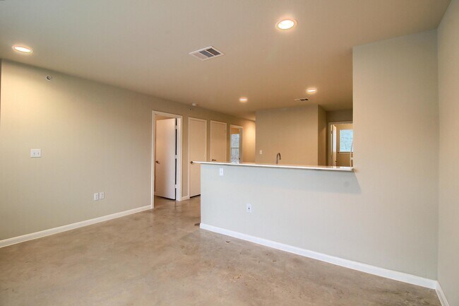 Building Photo - 300 Stubblefield Ln