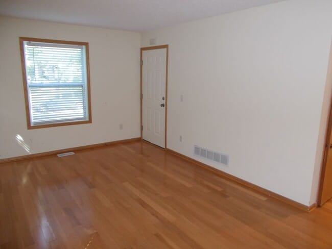 Building Photo - 1020 Stinson St