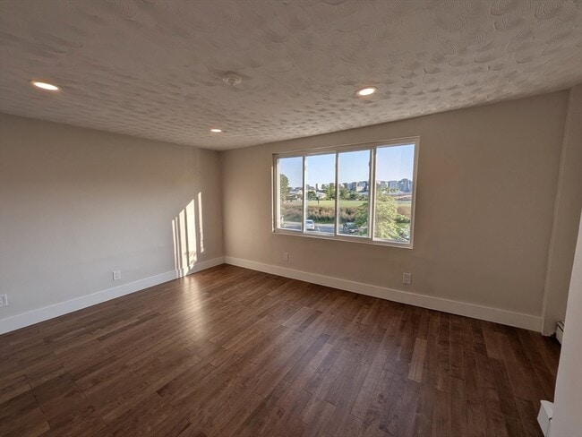 Building Photo - 91 Marginal St