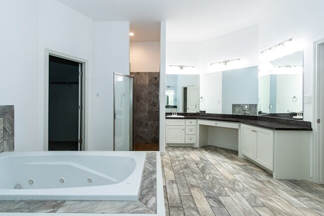 Building Photo - 9610 Kline Ave