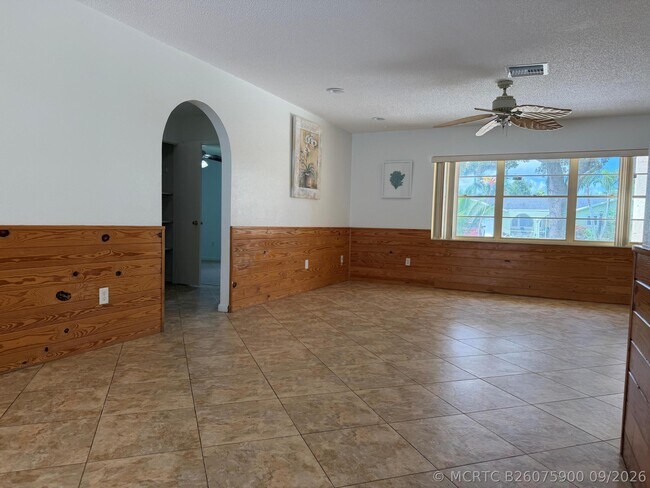 Building Photo - 2040 Trinidad Ct