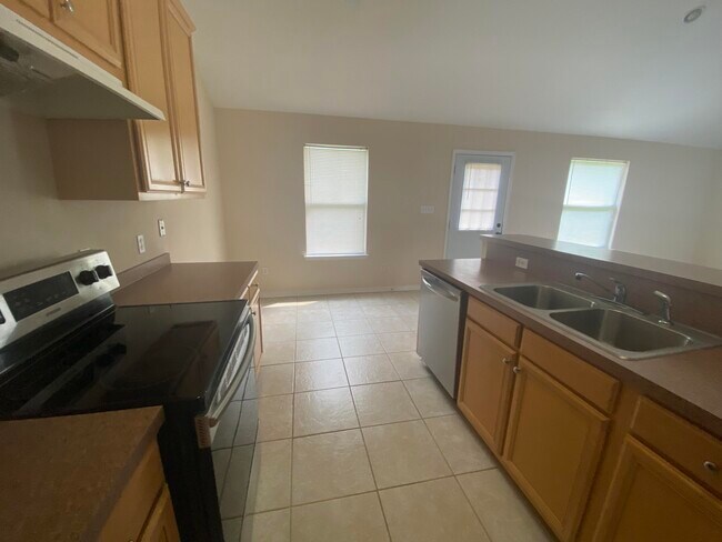 Building Photo - 2360 Crescent Rd