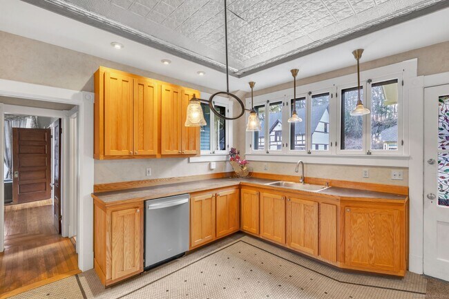 Building Photo - 46 Highland Terrace