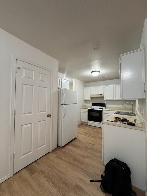 Building Photo - 727 W Beck Dr