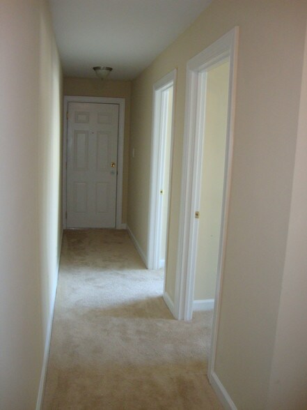 Building Photo - 750 Barnaby St SE