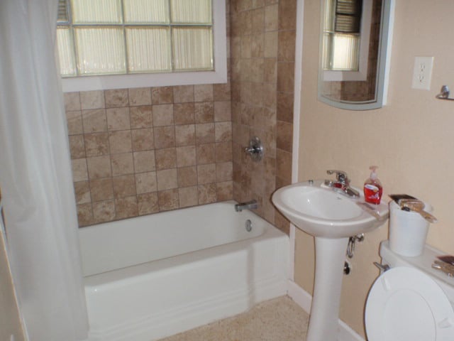 Lower level bathroom - 1815 E Park Ave