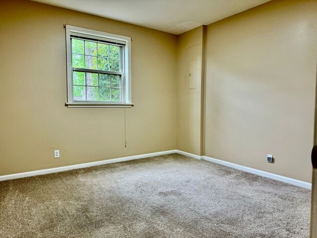 Building Photo - Nice 4BR Home in Perfect Location