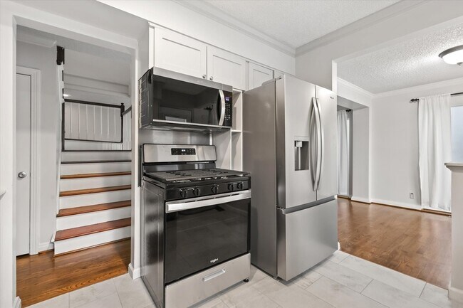 Building Photo - 5416 Winton St