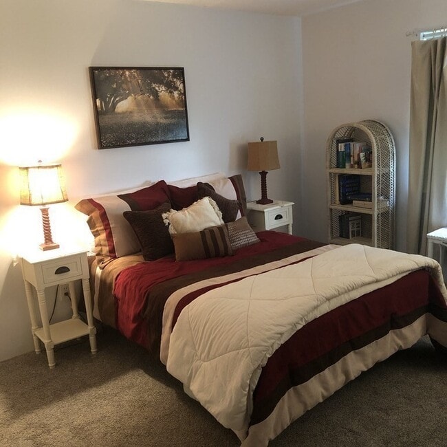 Building Photo - 685 Oak St