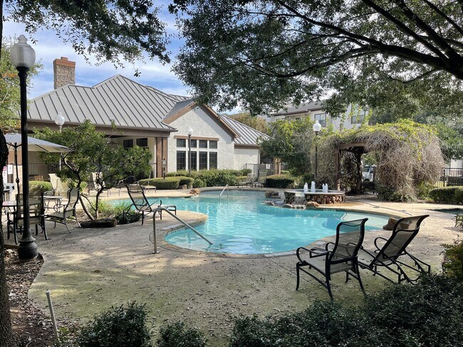 Building Photo - 7342 Oak Manor Dr