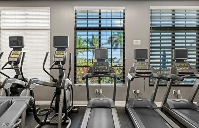 Building Photo - 1561 Oceania Dr S