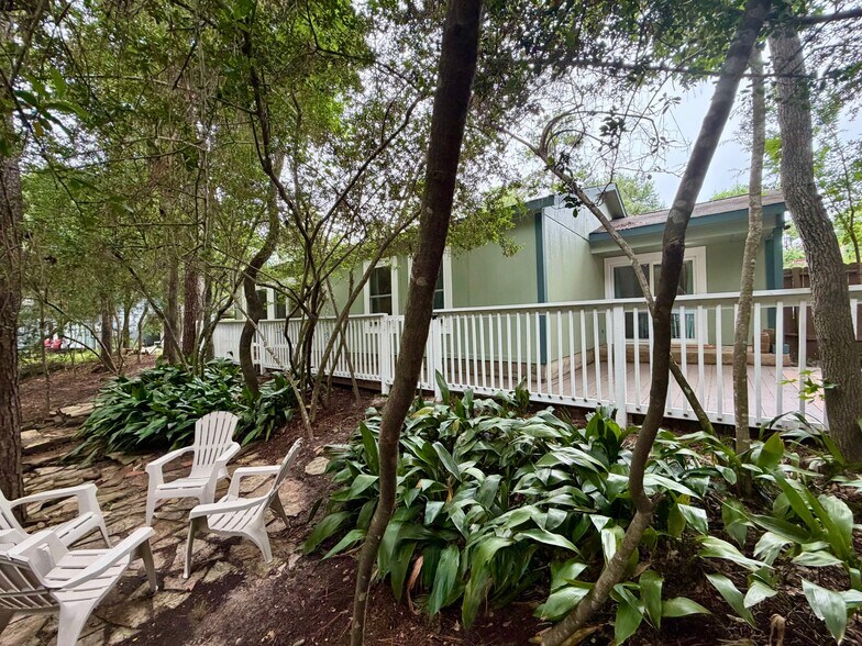 Building Photo - 1 Laurel Oak Pl