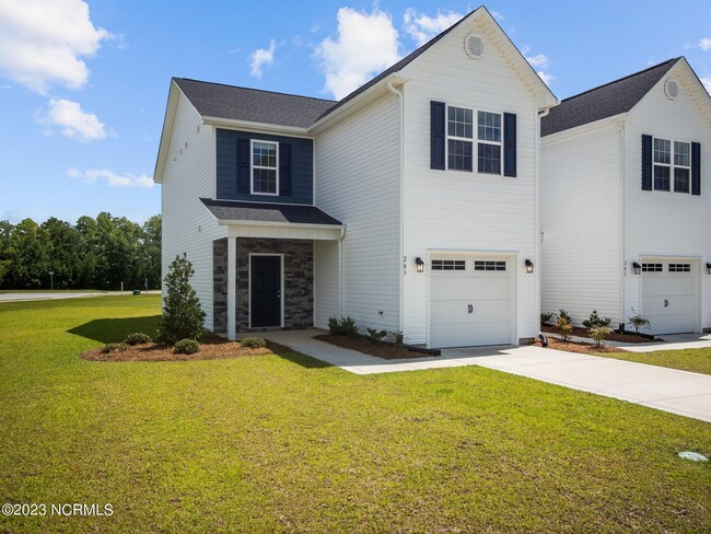 Building Photo - 203 Verrazzano Ln
