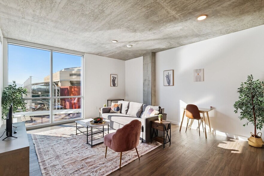 Building Photo - 222 E Jefferson St