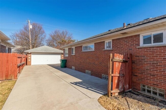 Building Photo - 21135 Virginia Ave