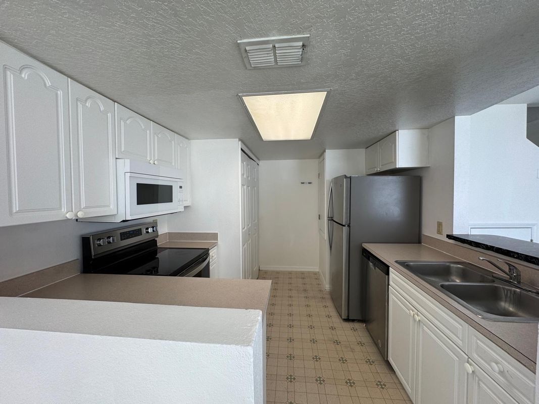 Building Photo - 307 Coconut Palm Way
