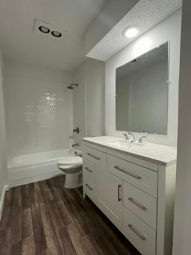 Primary Photo - 6862 S Creek Dr