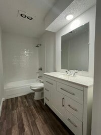 Building Photo - 6862 S Creek Dr