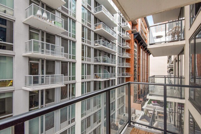 Building Photo - 160 1st St