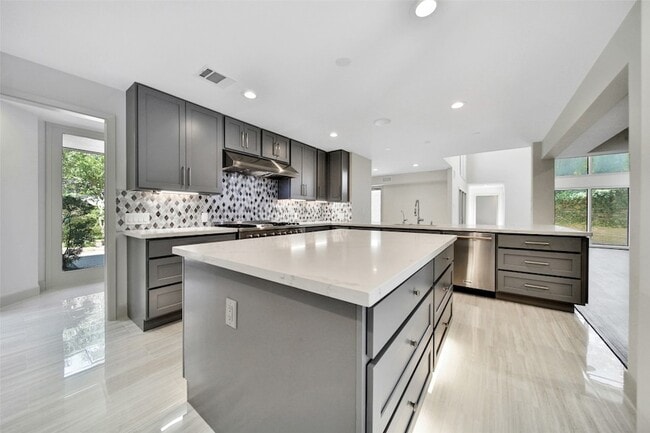 Building Photo - 15607 Memorial Dr