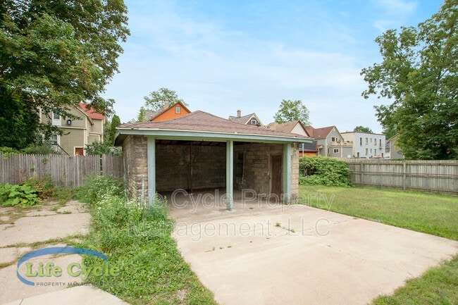 Building Photo - 250 Henry Ave SE