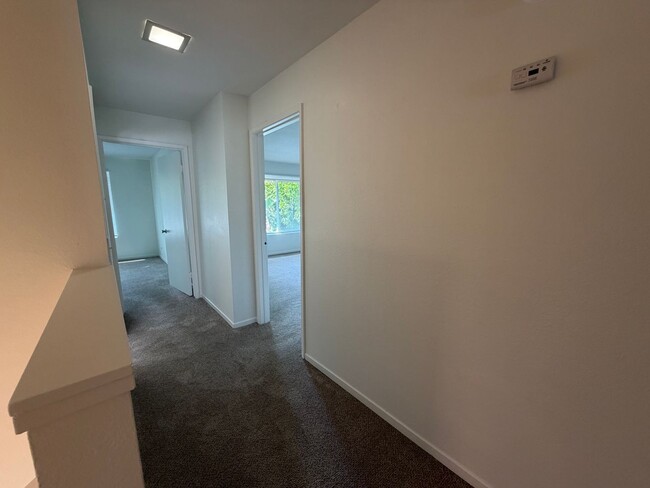 Building Photo - 800-806 S Park Hyde St