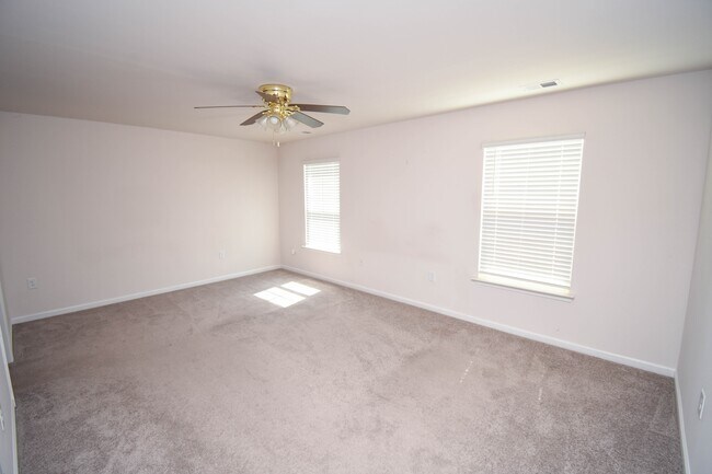 Building Photo - 6619 Colonial Dr