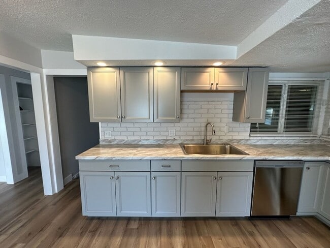 Building Photo - 2928 W Lehi Dr