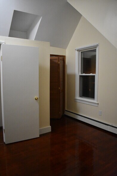 Building Photo - 129 Bradstreet Ave