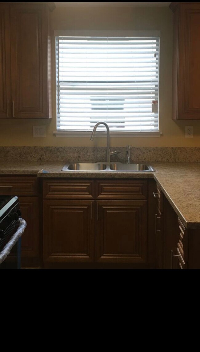 Building Photo - 3620 Kalsman Dr