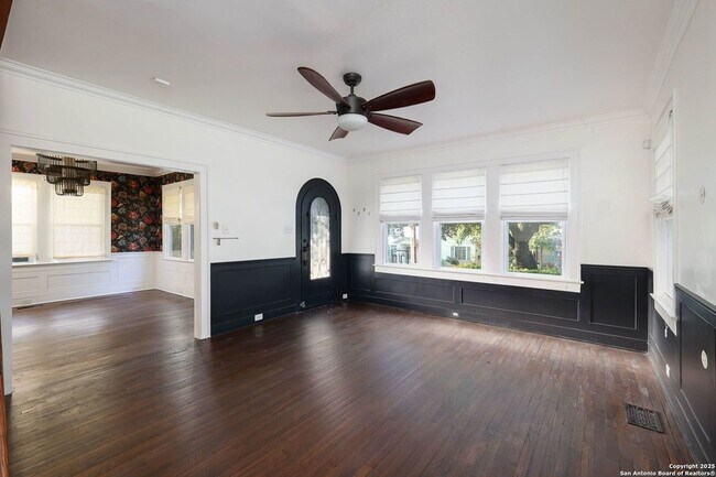 Building Photo - 418 W Rosewood Ave