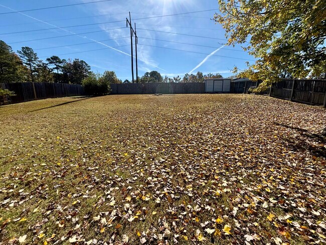 Building Photo - 666 Wellington Dr