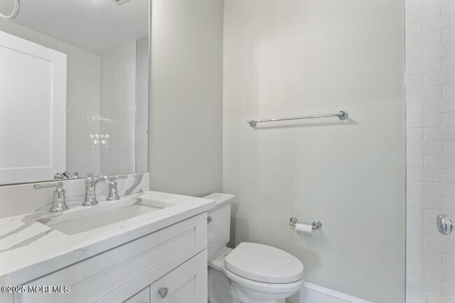 Building Photo - 553 Colts Neck Rd