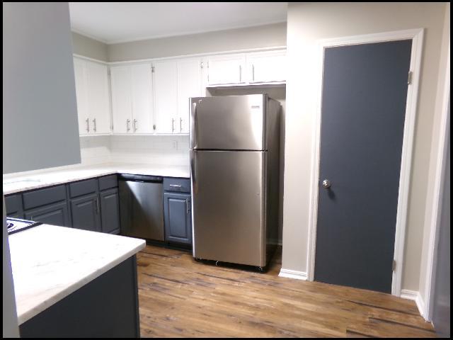 Building Photo - 408 W 4th St