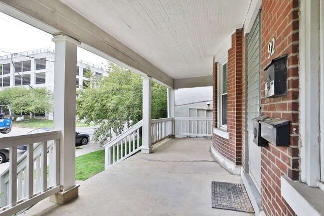 Building Photo - Massive 10 Bedroom Newly Renovated House P...