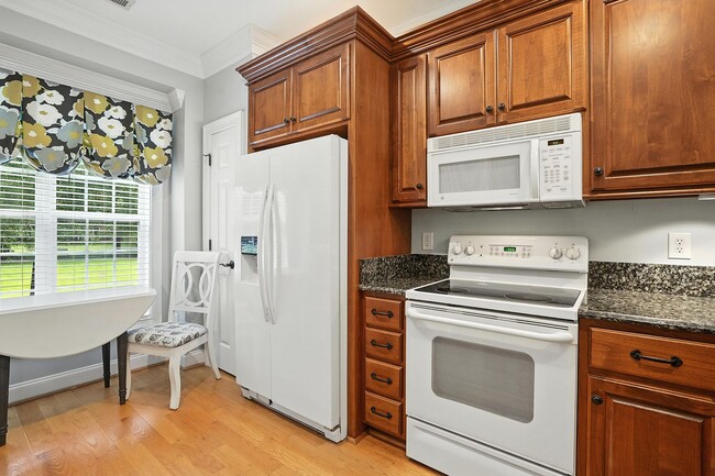 Building Photo - BEAUTIFUL BRICK FRONT TOWNHOME HOLLY SPRINGS!