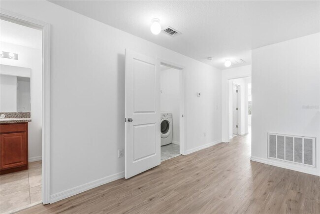 Building Photo - 12942 Utopia Gdns Wy