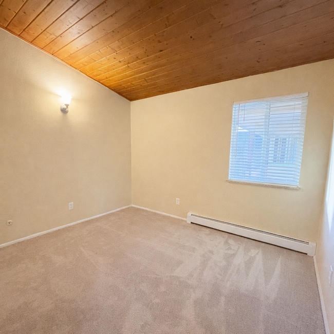 Building Photo - Updates, Simple Utilities, Awesome South Central Location - Maple Tree Apartments